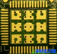 這也是不好的通孔設(shè)計(jì)，但部份通孔已經(jīng)用綠漆(mask)蓋上，但仍有部份通孔未塞孔。 