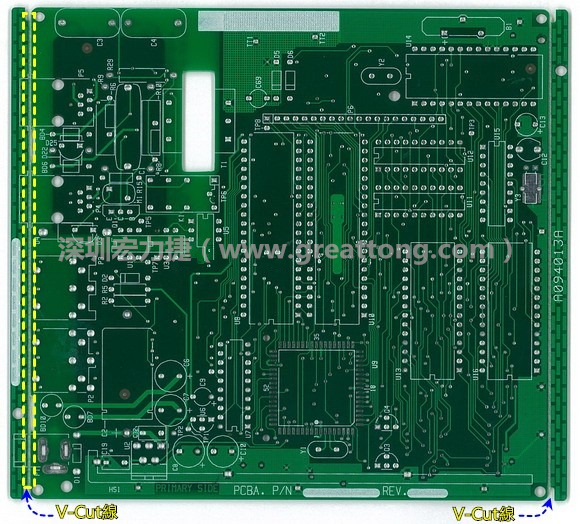 所謂【V-cut】是印刷電路板(PCB)廠商依據(jù)客戶的圖紙要求，事先在PCB的特定位置用轉(zhuǎn)盤刀具切割好的一條條分割線，其目的是為了方便后續(xù)SMT電路板組裝完成后的「分板(De-panel)」之用，因?yàn)槠淝懈詈蟮耐庑涂雌饋砭拖駛€英文的【V】字型，因此得名。
