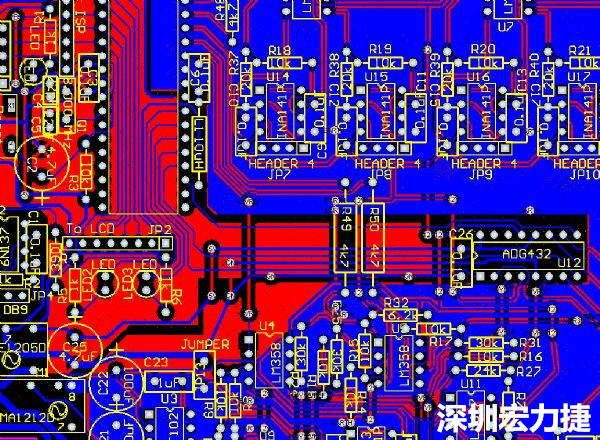 一般產(chǎn)品的PCB設(shè)計(jì)，多數(shù)先決定元件布局，再進(jìn)行線路連接，于元件位置就先改善干擾問題，再從線路細(xì)節(jié)著手改善產(chǎn)品。