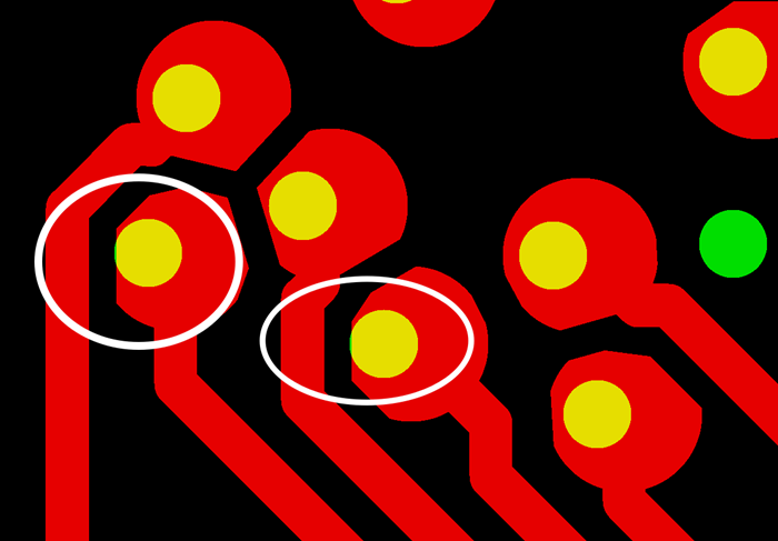 PCB生產(chǎn)會(huì)產(chǎn)生同一方向性的小小量偏移，焊盤(pán)被削的方向無(wú)規(guī)則，最惡劣的情況還會(huì)出現(xiàn)個(gè)別孔破焊環(huán)