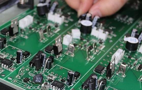 PCBA加工貼片元器件與插件元器件的區(qū)別在哪？