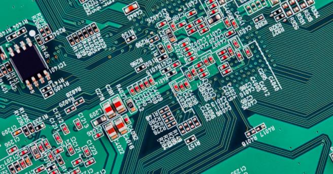 你能在這個復雜的PCB中找到垂直布線嗎？反正我不能
